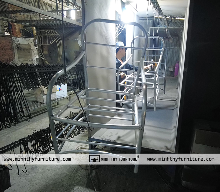 sơn tĩnh điện tại xưởng nội thất Minh Thy với quy trình khép kín