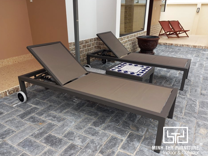 Ghế hồ bơi lưới textilene có bánh xe