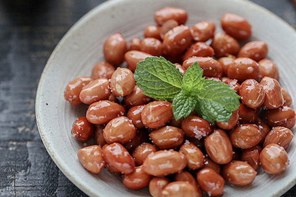 Chia sẻ cách làm lạc rang húng lìu siêu ngon
