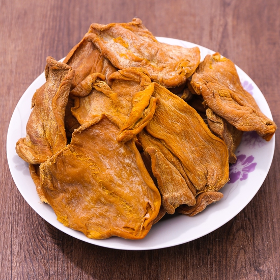 Cách chọn và sơ chế măng khô lưỡi lợn ăn liền ngon.