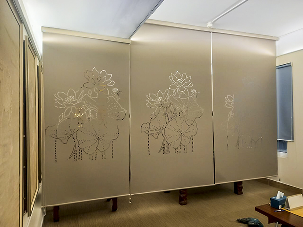 Rèm cuốn lọt sáng- Rèm khắc CNC