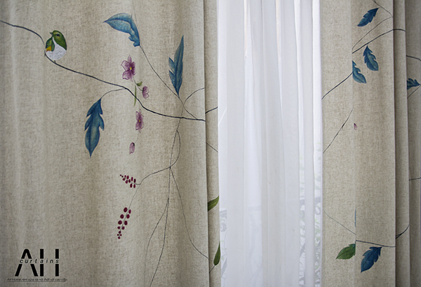 Rèm vải linen tự nhiên với họa tiết vẽ thủ công