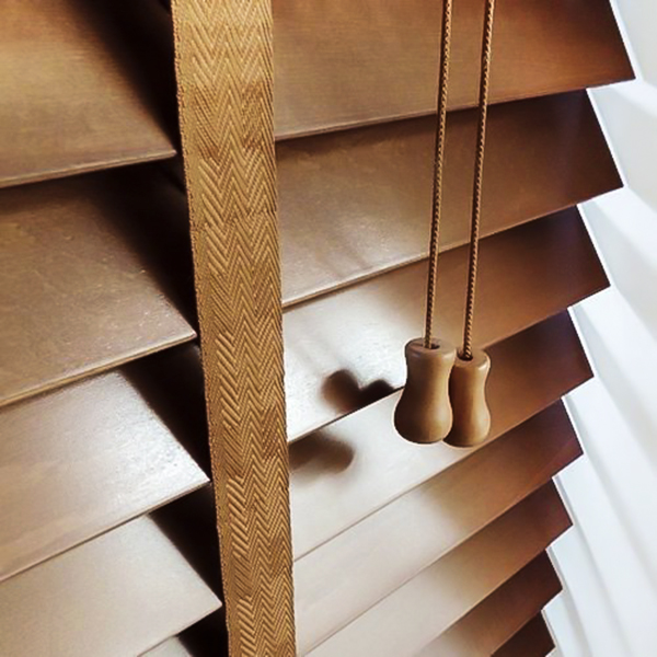 vệ sinh rèm sáo gỗ rèm cửa AH