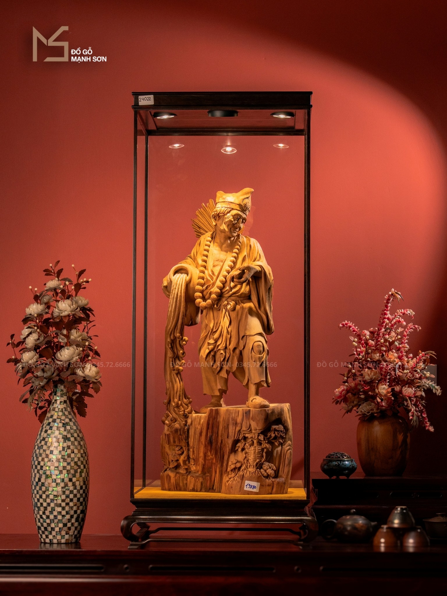 Tượng Tế Công hoàng dàn thể hiện gu thẩm mỹ đầy khác biệt của gia chủ