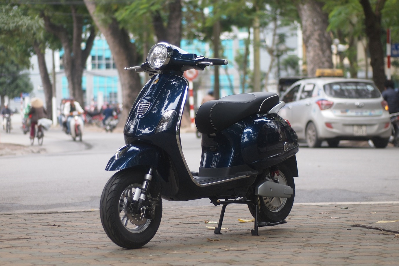 Xe máy điện Vespa LX150 plus