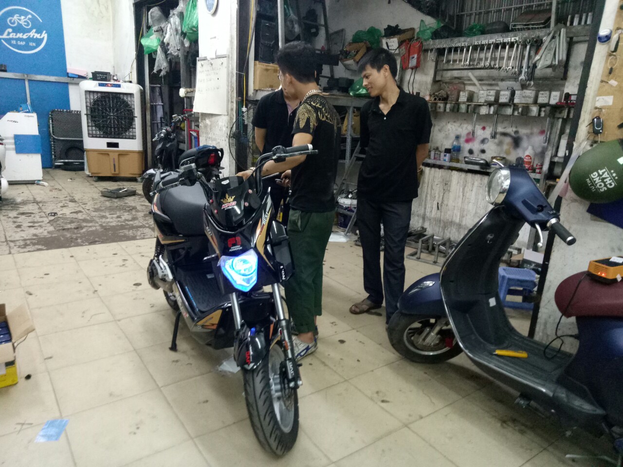 Hướng dẫn khách hàng sử dụng xe