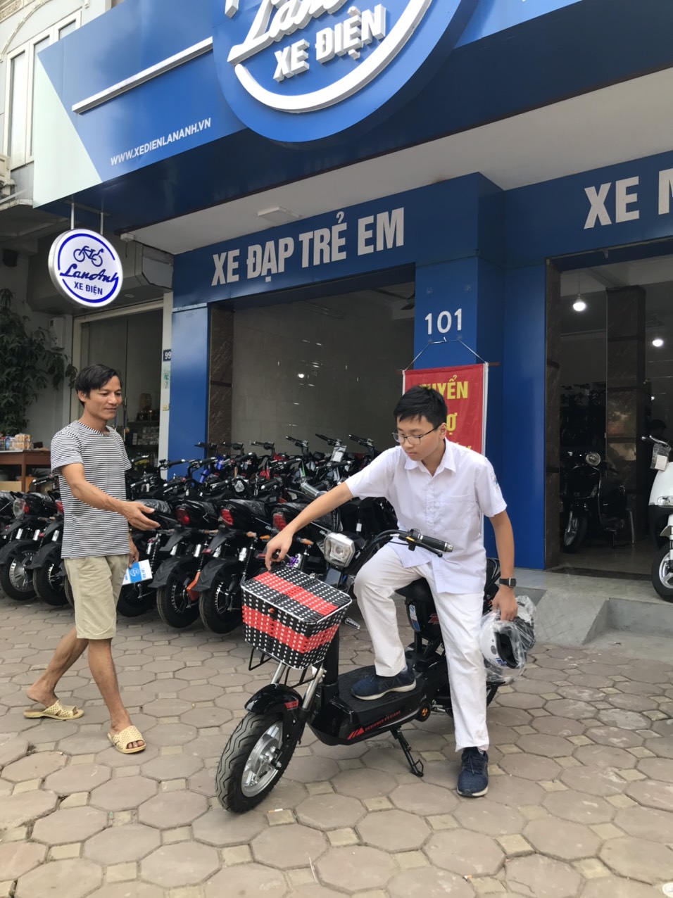 giá xe đạp điện