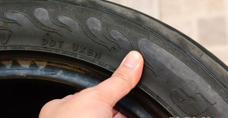 Kiểm tra lốp xe