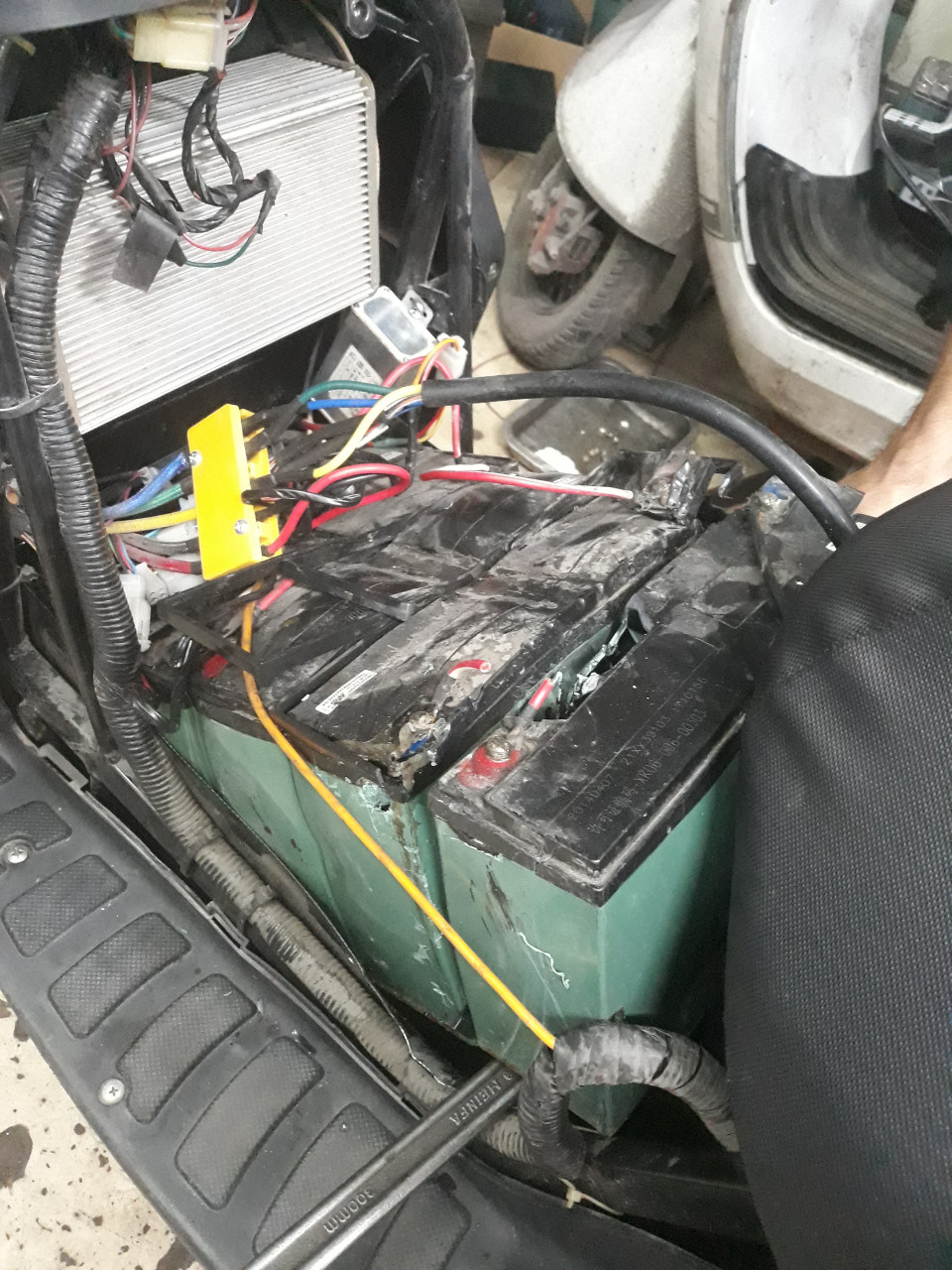 ắc quy xe điện bị phồng quá mức