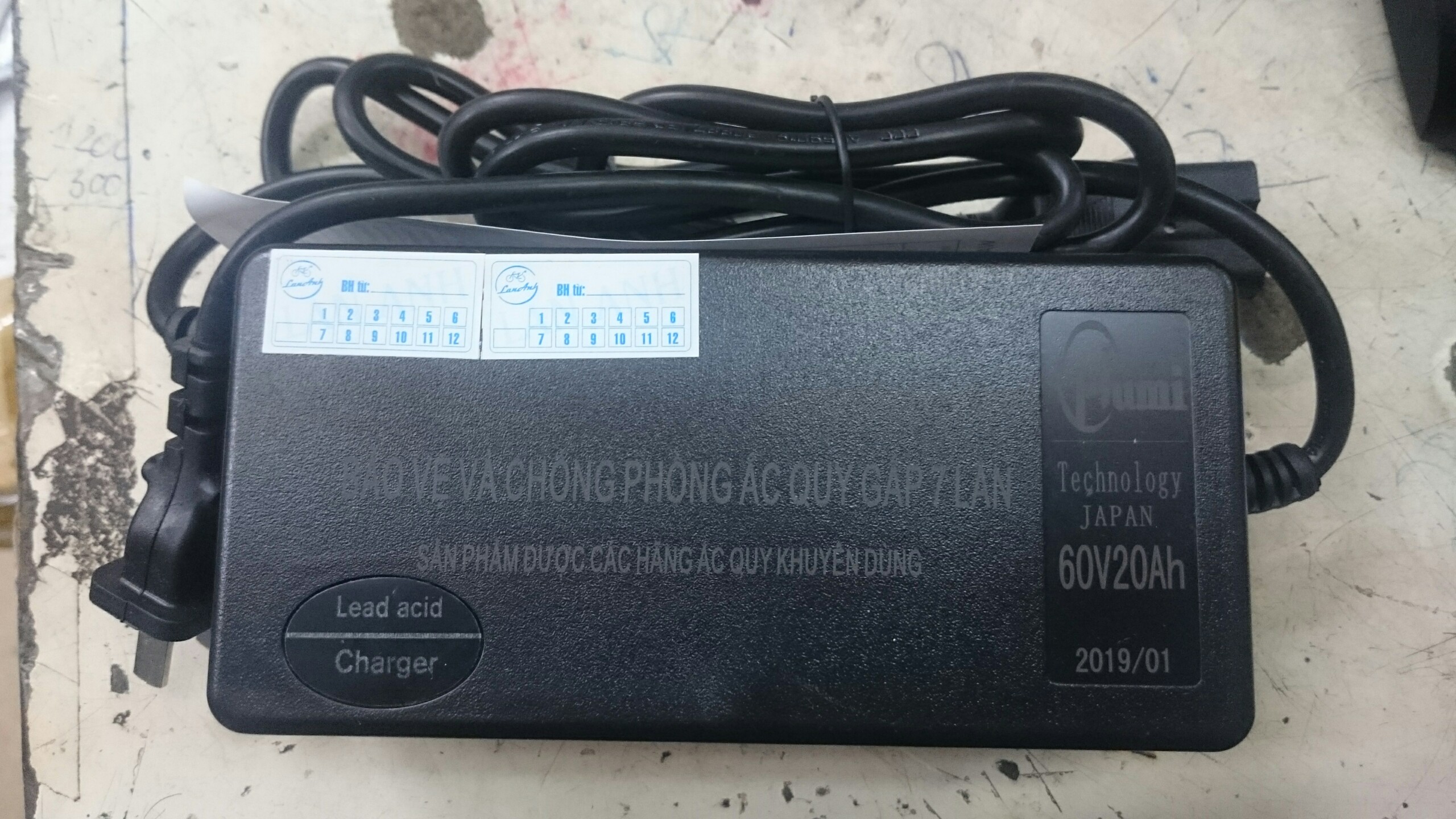 sạc ắc quy 60V-20Ah phù hợp cho xe máy điện Vespa