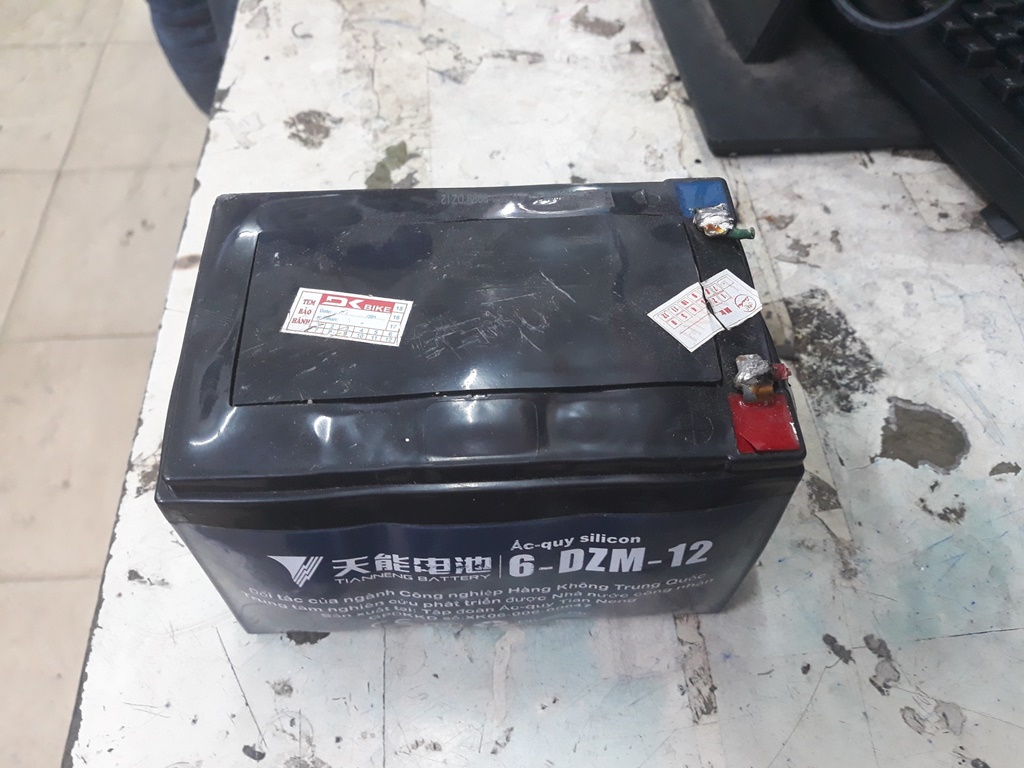 bình ắc quy xe điện bị biến dạng