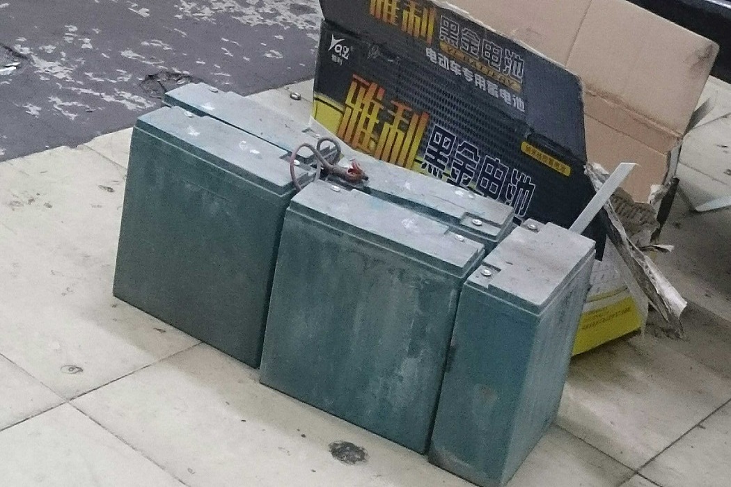 Ắc quy bị làm giả và hỏng nhanh chóng