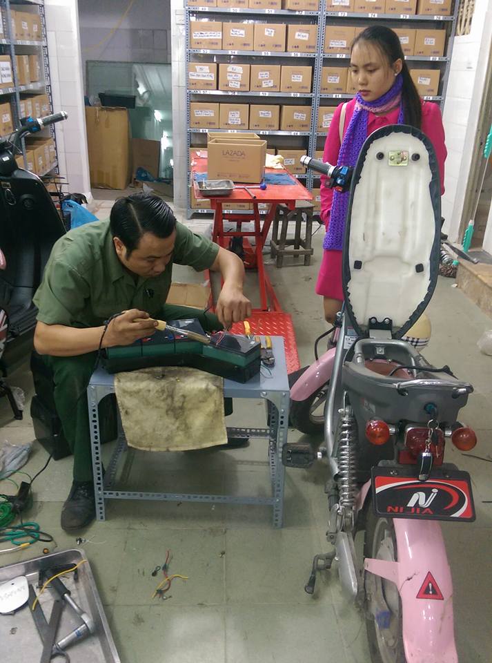 Thay ắc quy xe điện Nijia