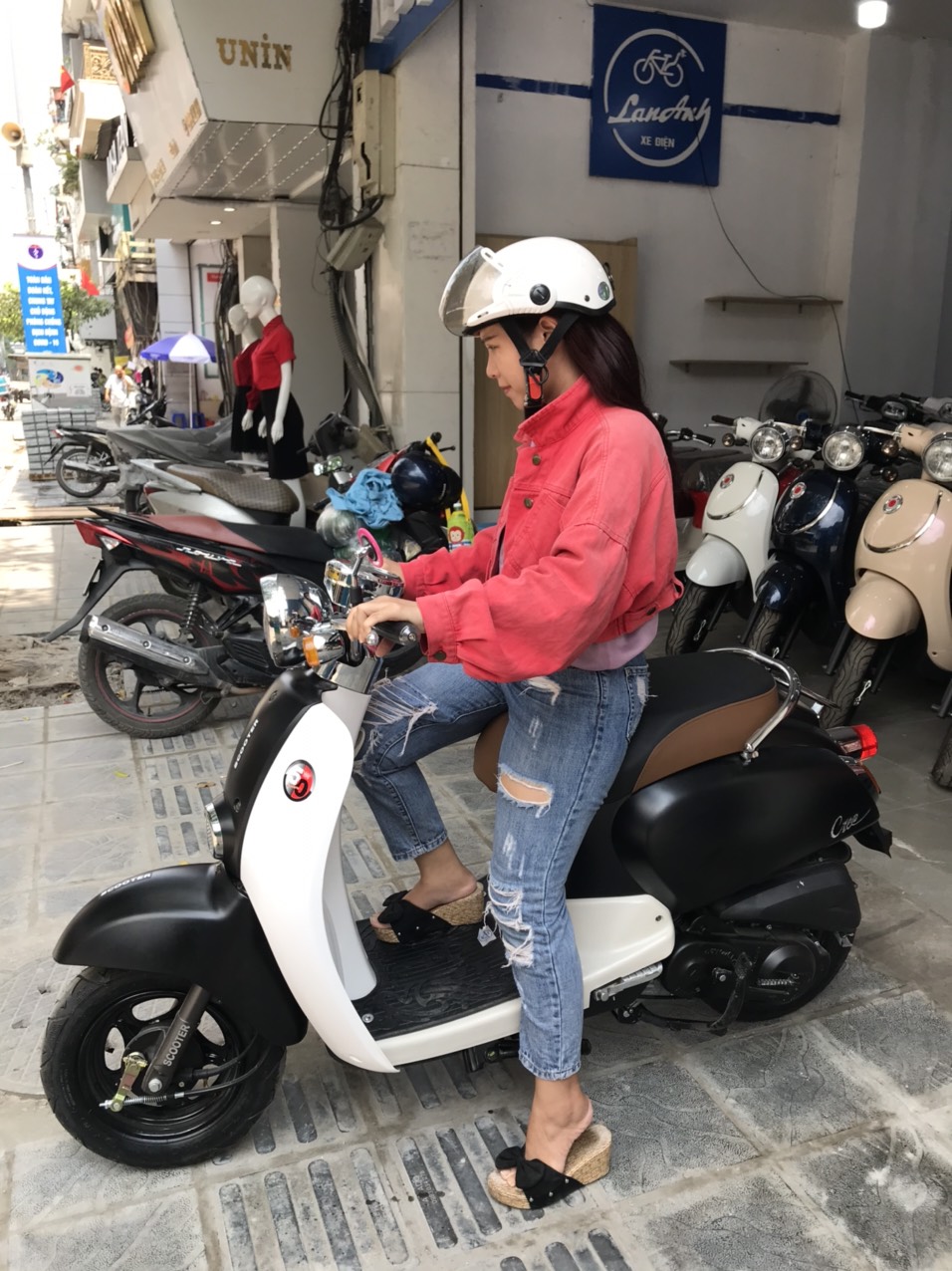 Xe Crea 50cc Hyosung màu đen - Xe điện Lan Anh