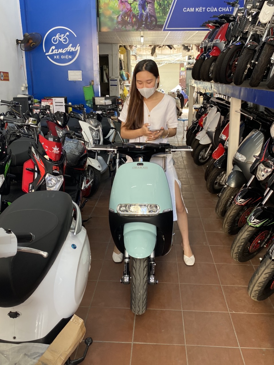 xe điện Gogo màu xanh ngọc