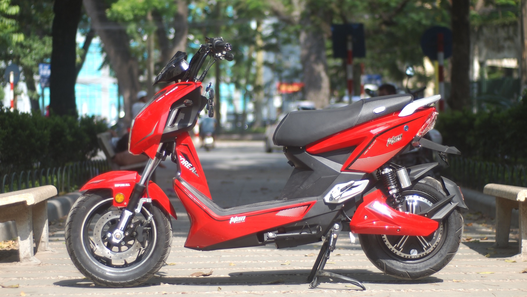 Xe máy điện Jeek Titan