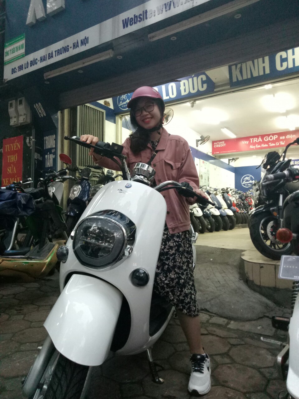 Xe máy điện Vespa dáng thấp