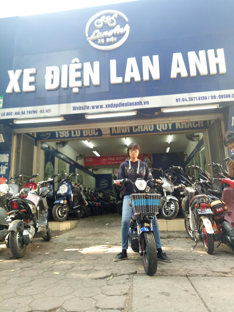 khách hàng của xe điện Lan Anh