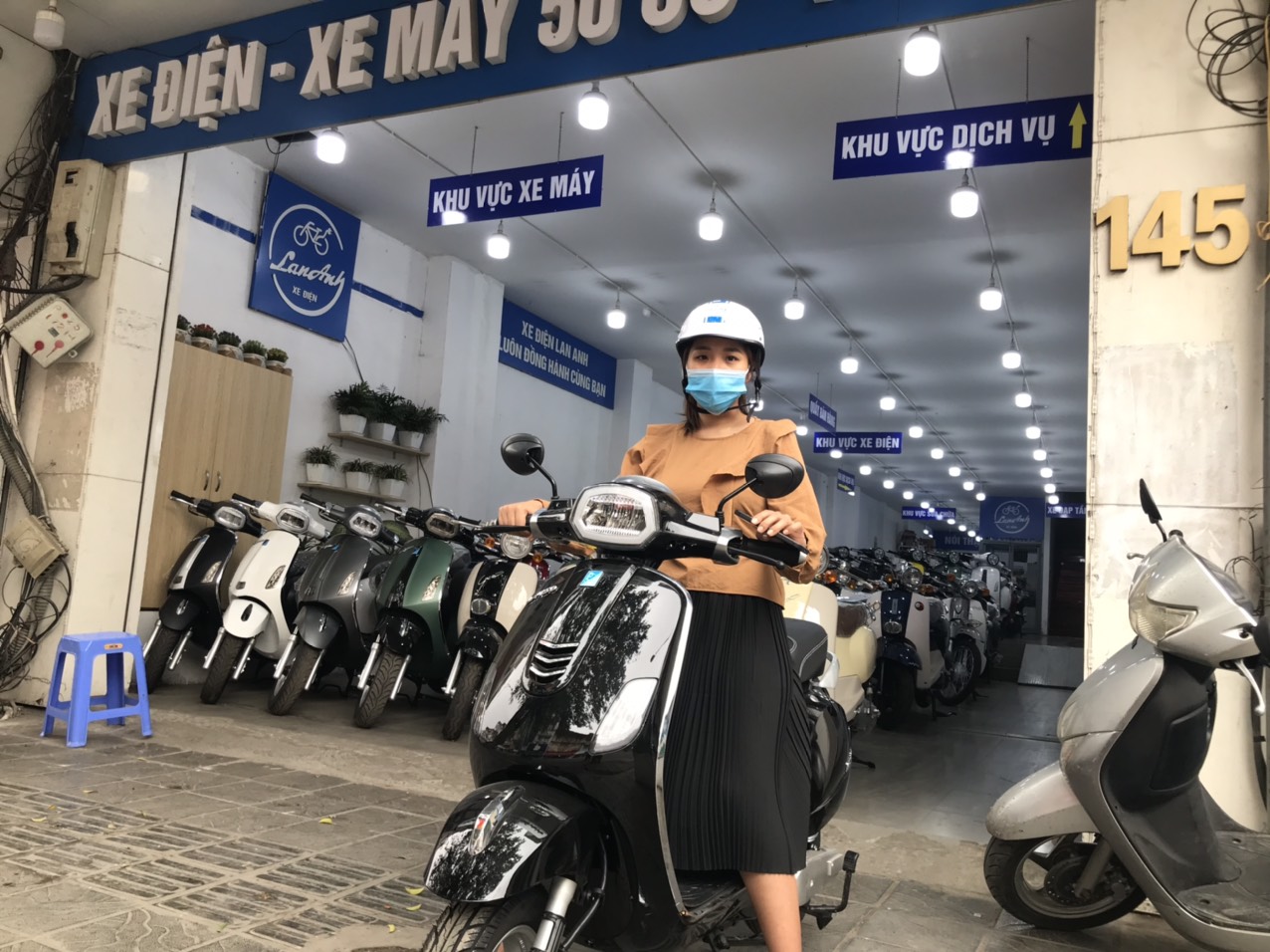 xe máy điện LX đèn vuông màu đen