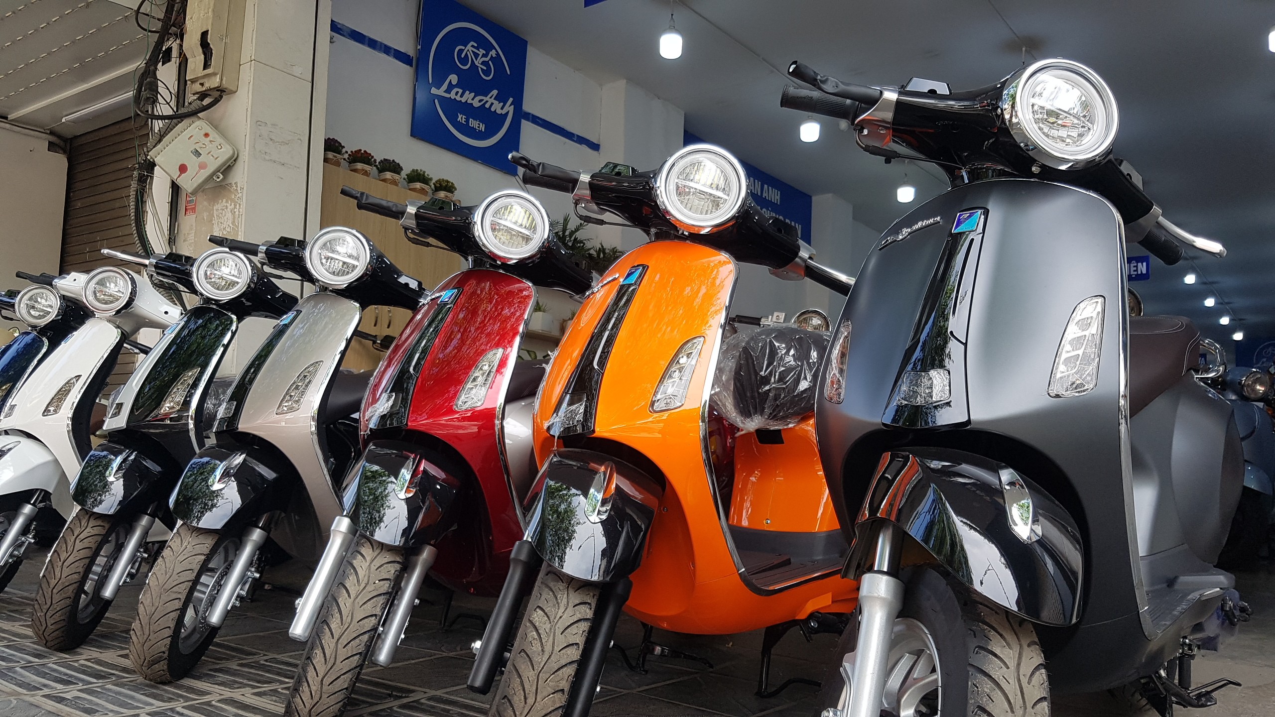 Xe ga Vespa 50cc Nioshima đèn tròn tại Xe điện Lan Anh
