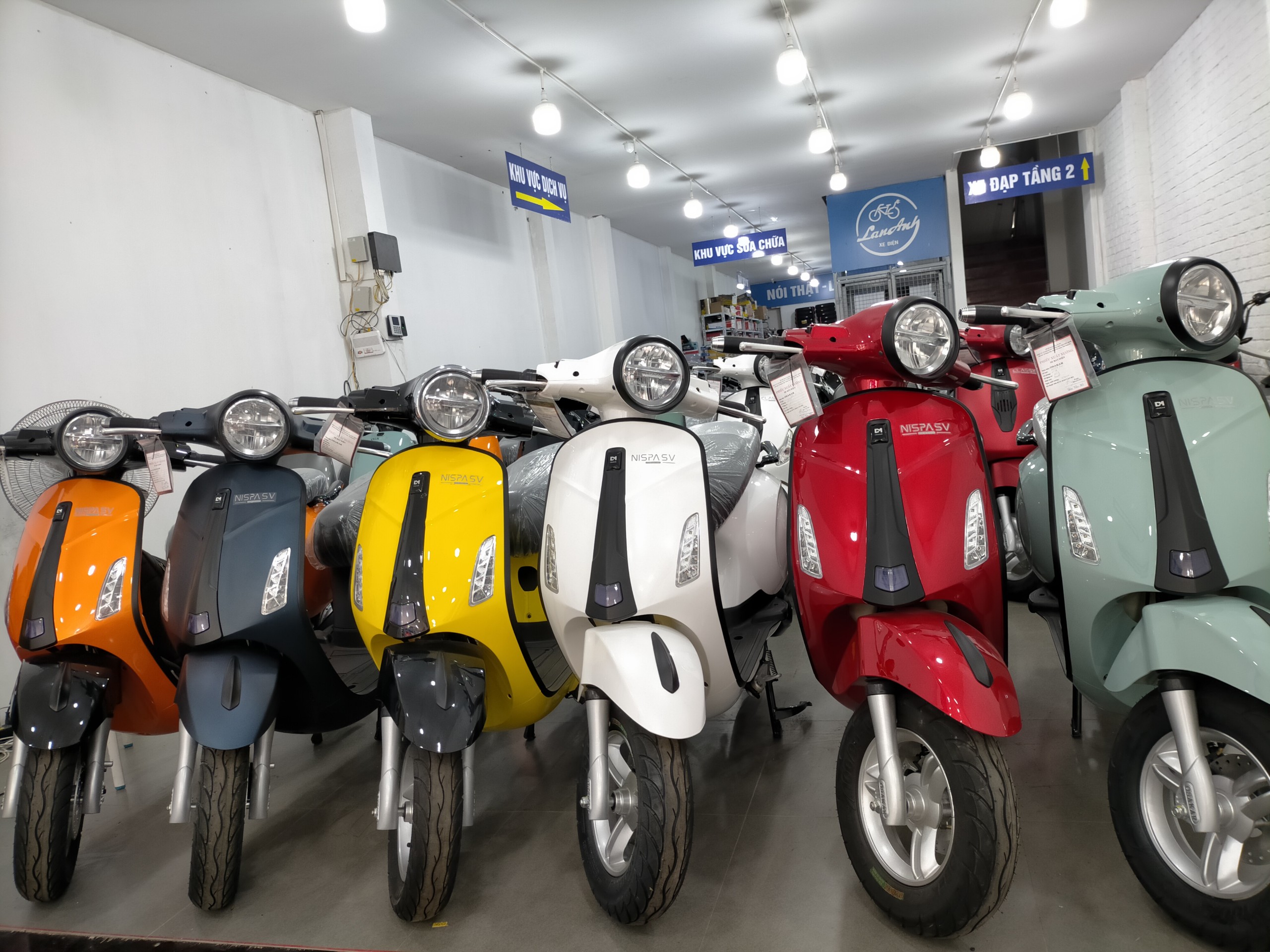 xe máy điện cao cấp kiểu dáng Vespa