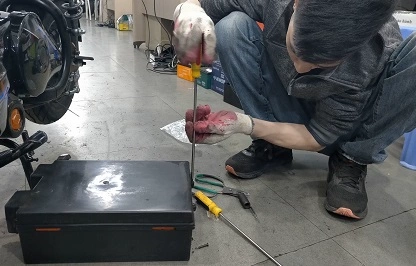 Sử dụng acquy xe đạp điện hiệu quả