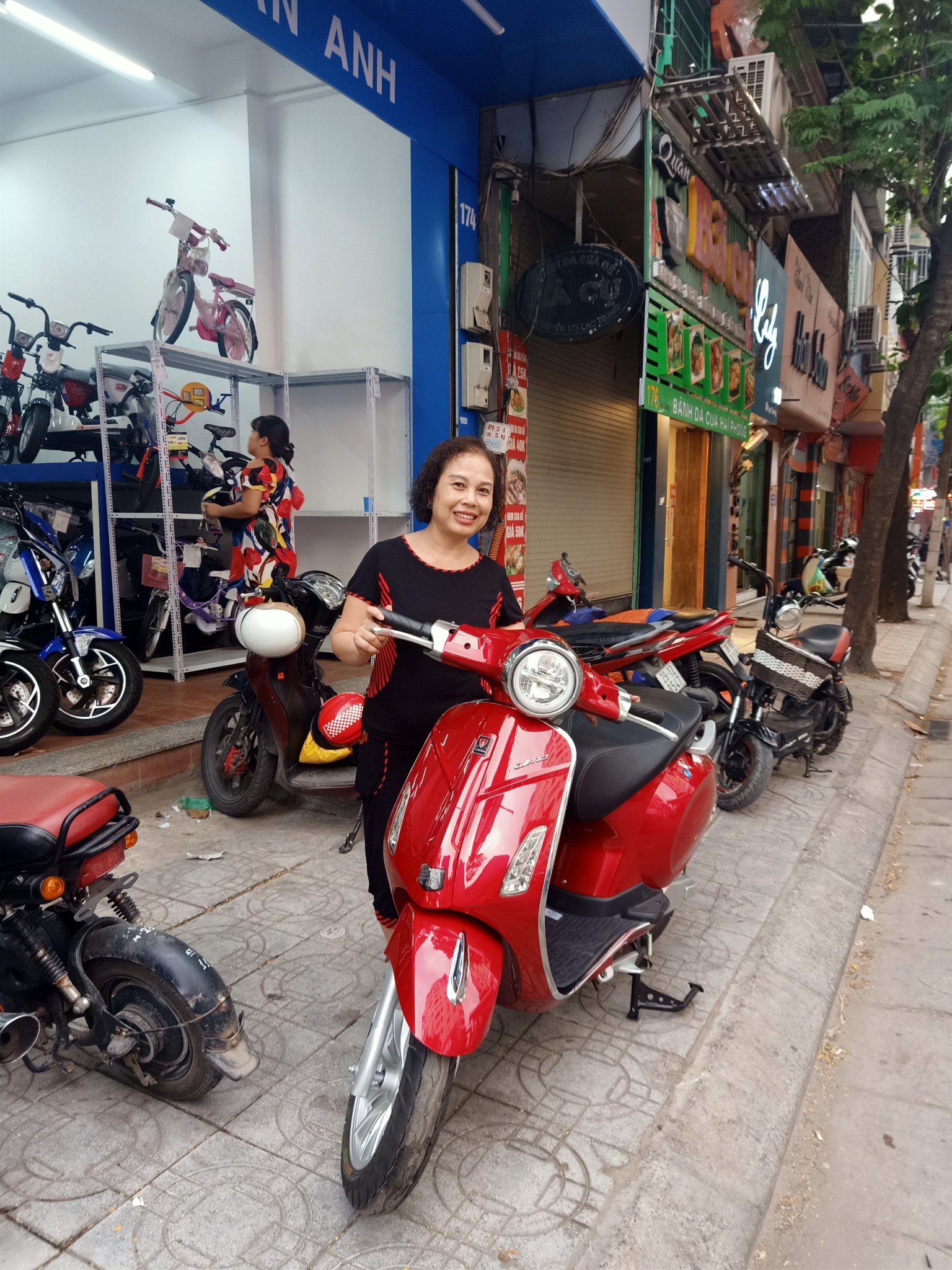 Vespa Lima đỏ