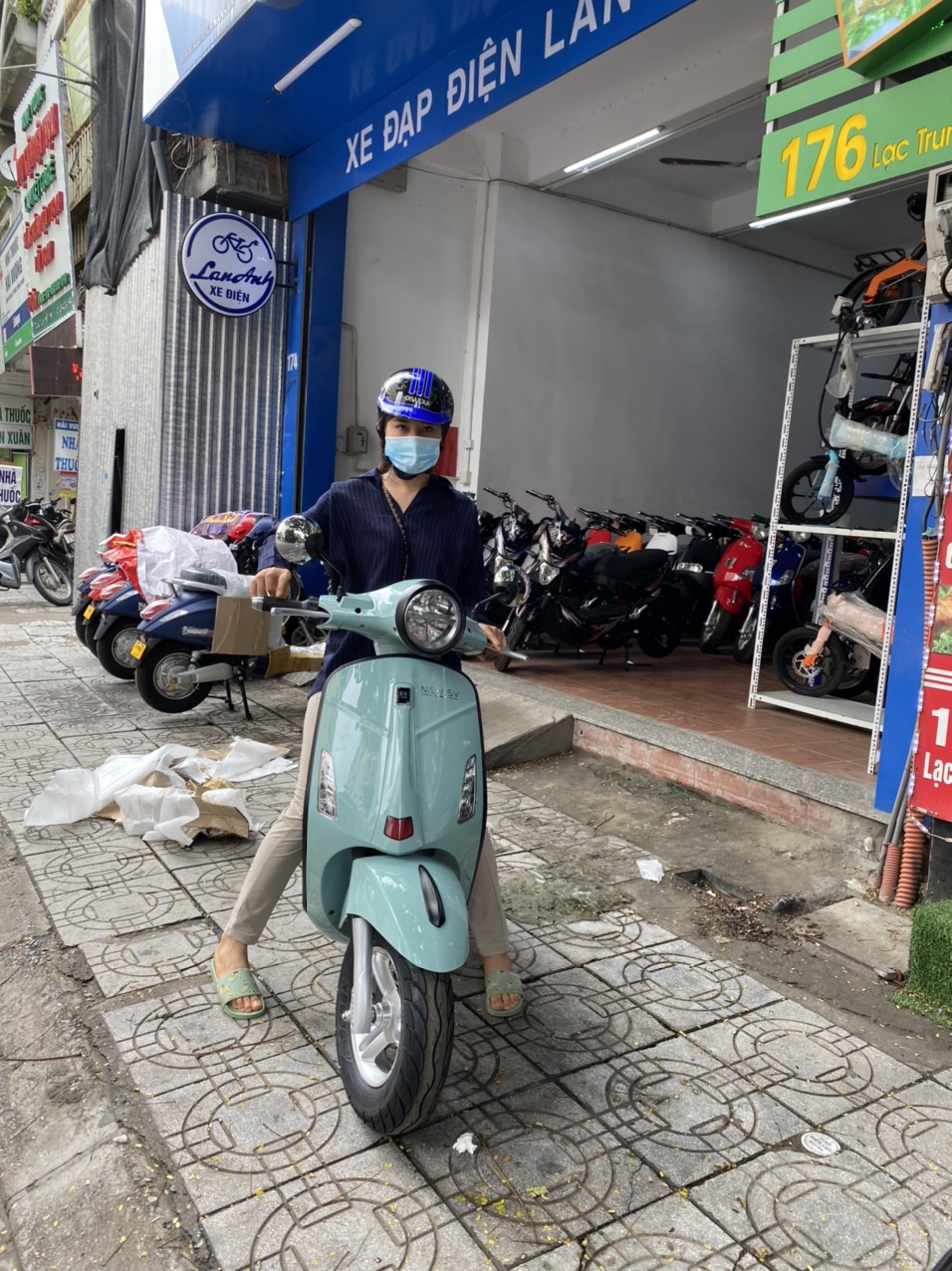 xe máy điện màu xanh ngọc