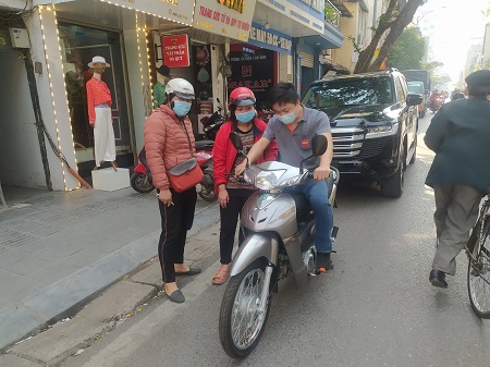 Khách hàng nhận xe Wave 50cc