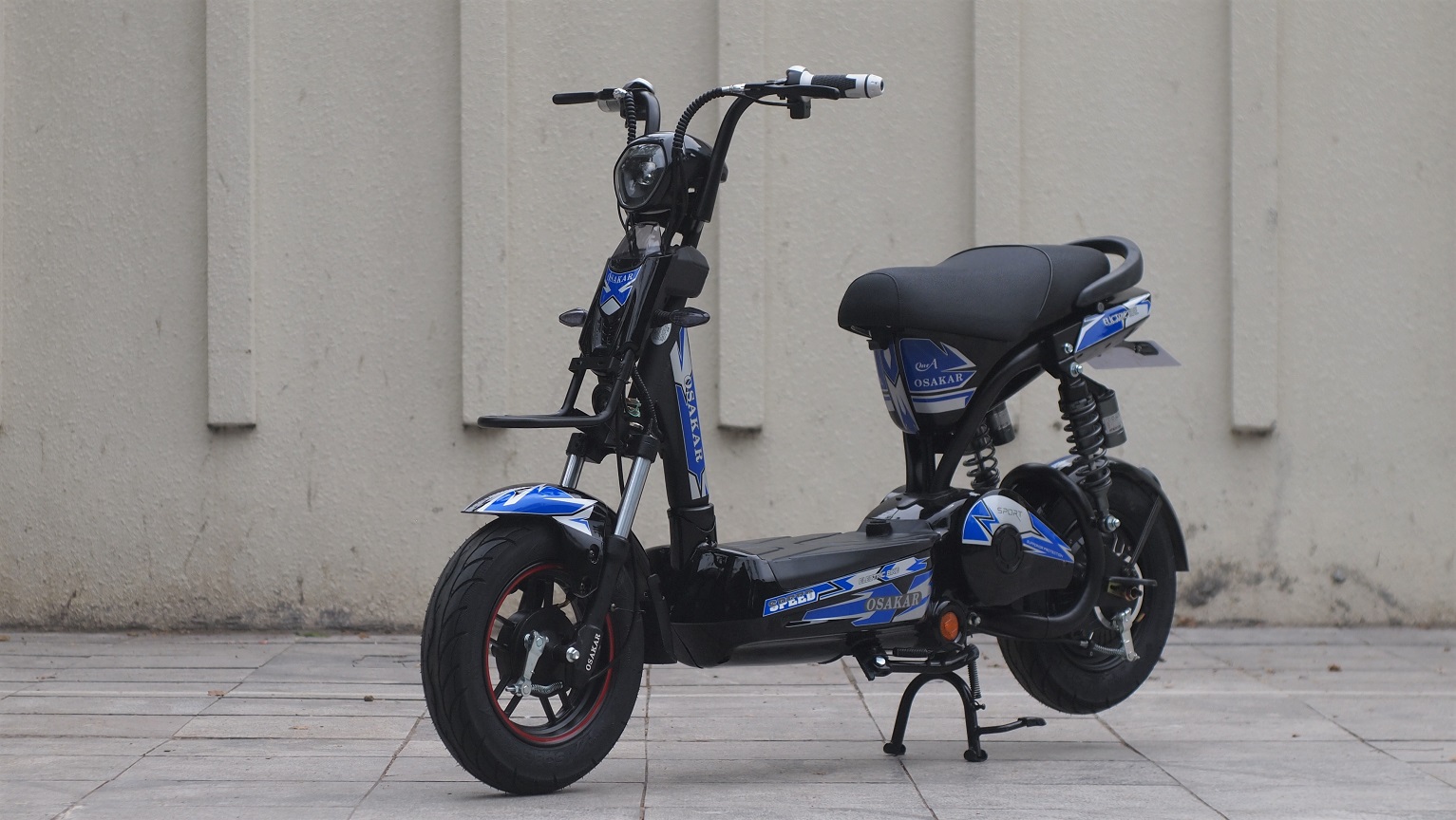 xe đạp điện One A 133 màu xanh