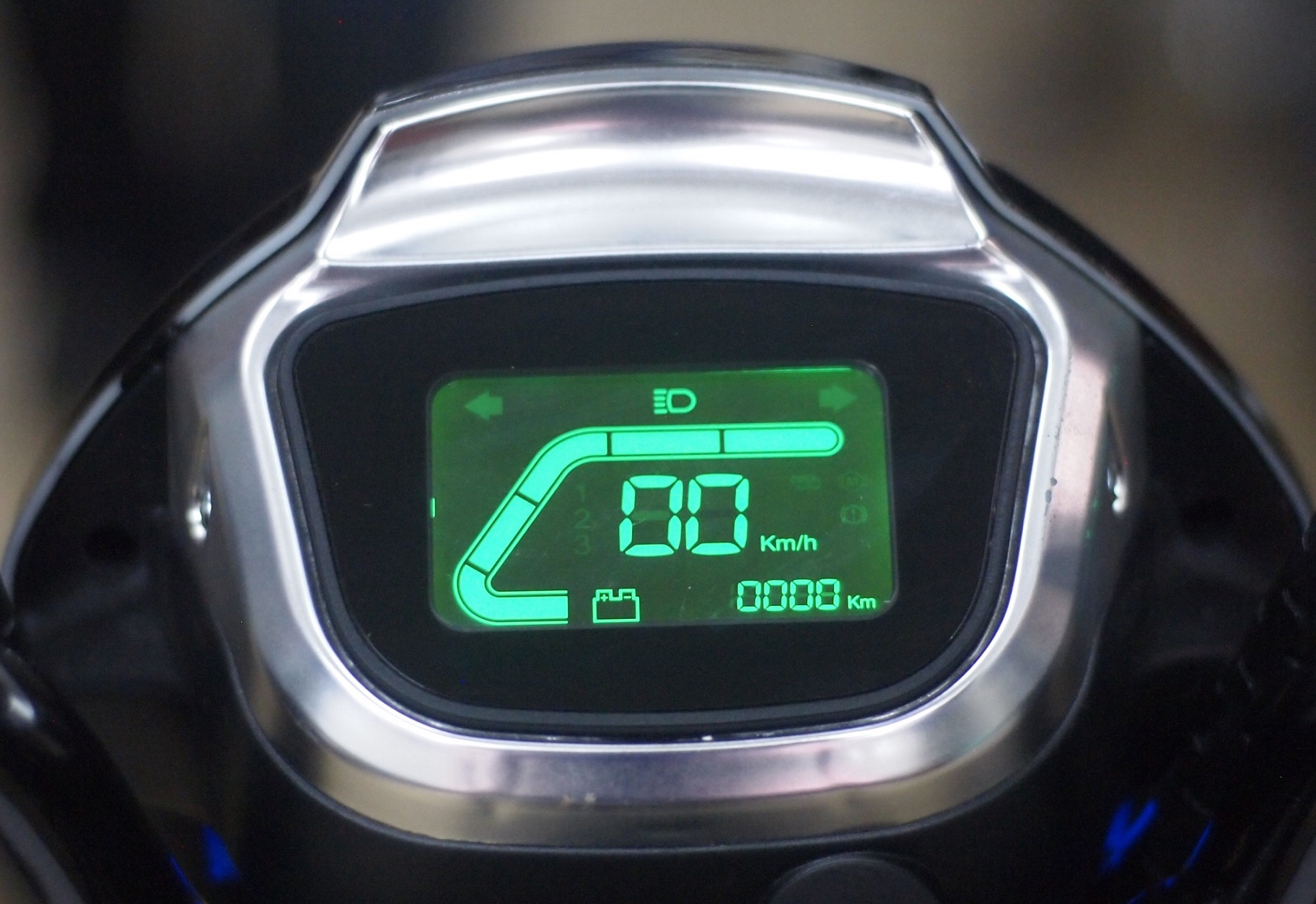 Mặt đồng hồ có thông số điện còn lại của xe