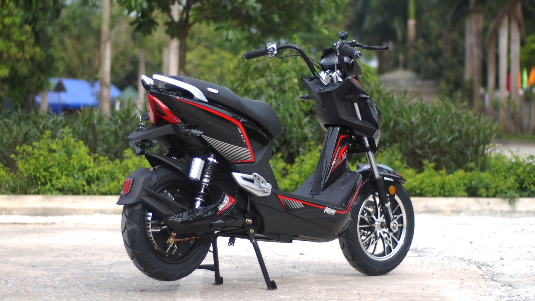 Xe máy điện Jeek Titan