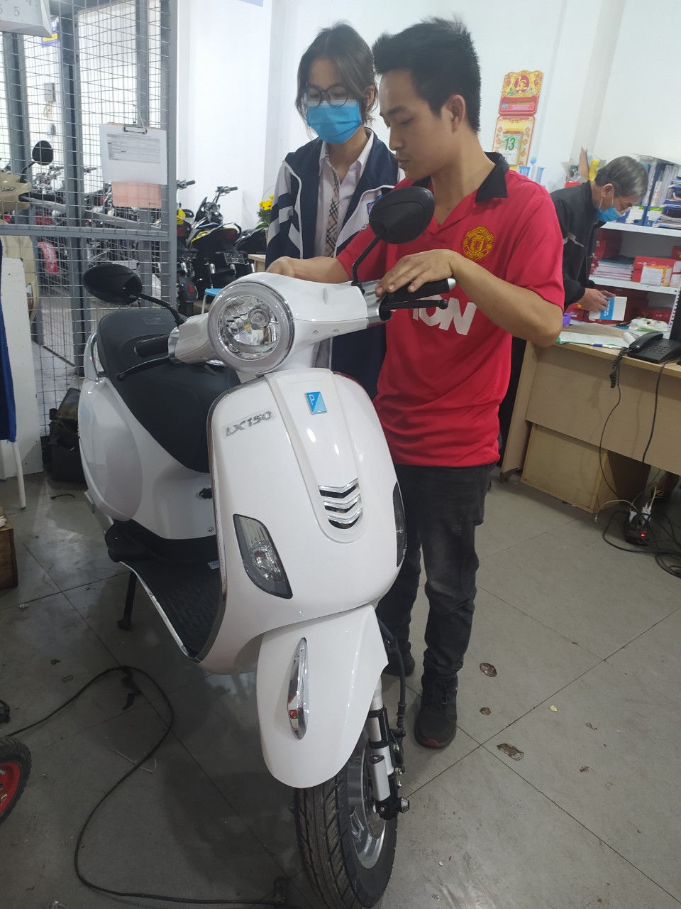 xe máy điện LX150 Plus trắng