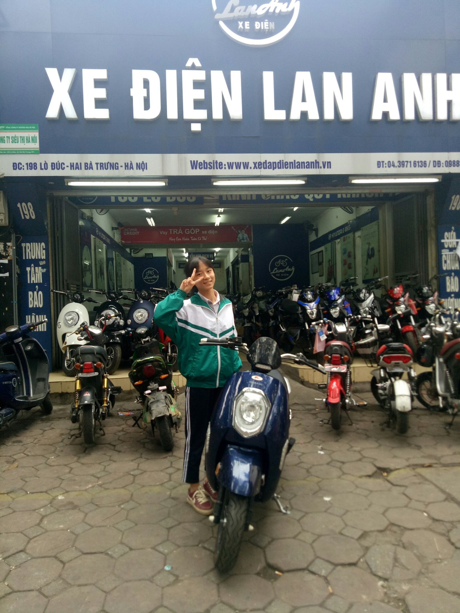 KH mua xe máy điện Tsubame Zennex - CH Xe điện Lan Anh