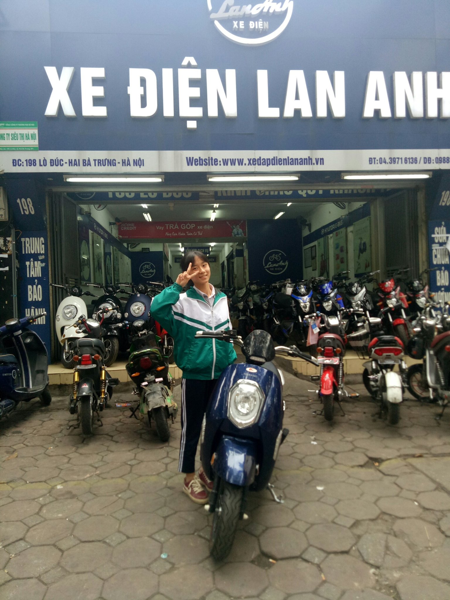 KH mua xe máy điện Tsubame Zennex - CH Xe điện Lan Anh