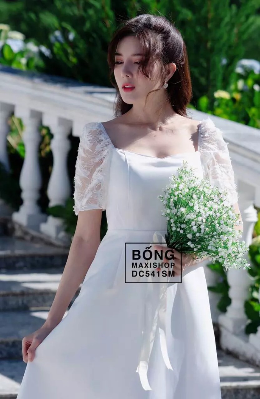 váy cưới gọn nhẹ có tay lông vũ