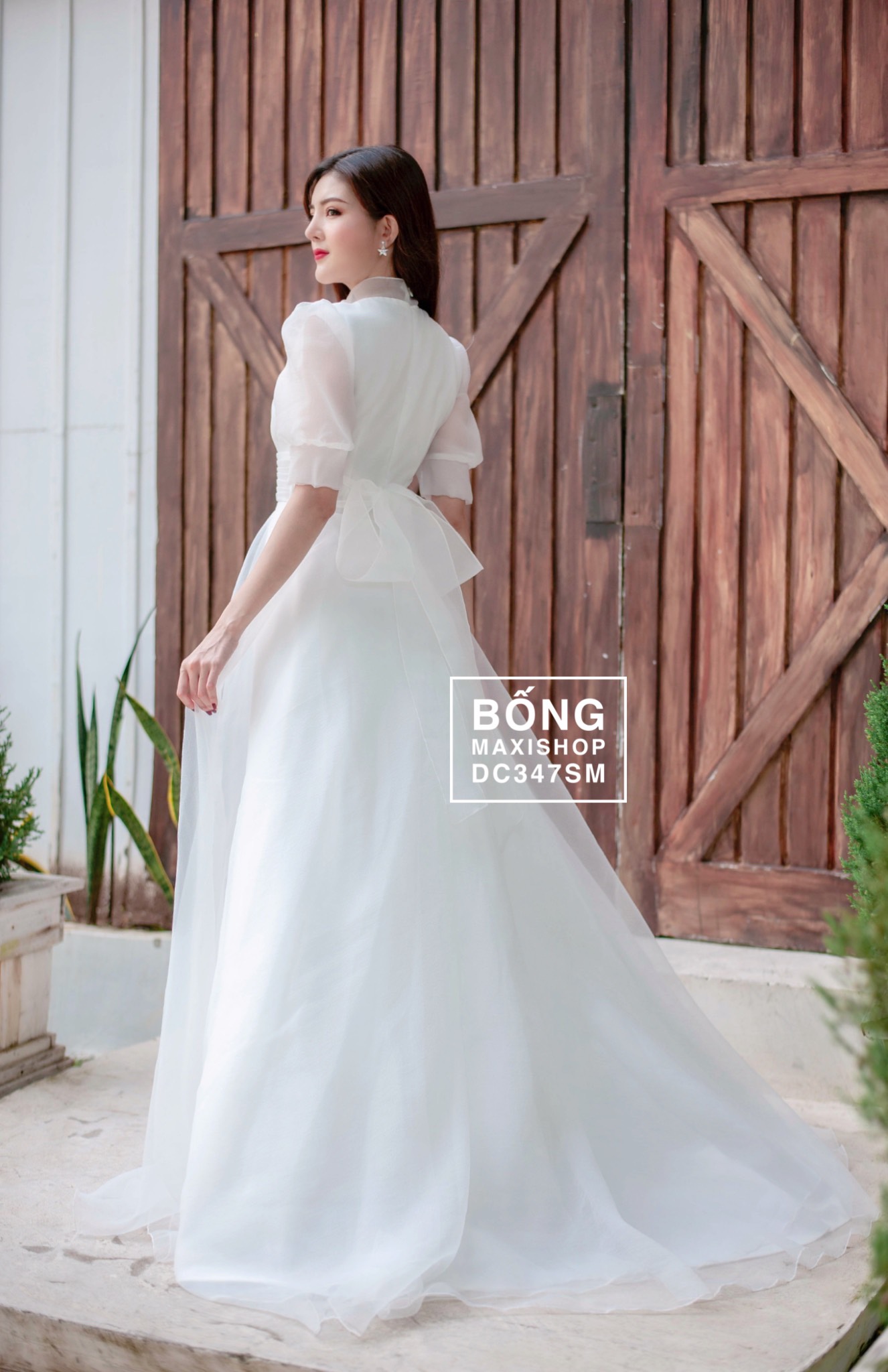 Váy Cưới Xốp Cổ Trụ Xếp Li Eo DC347