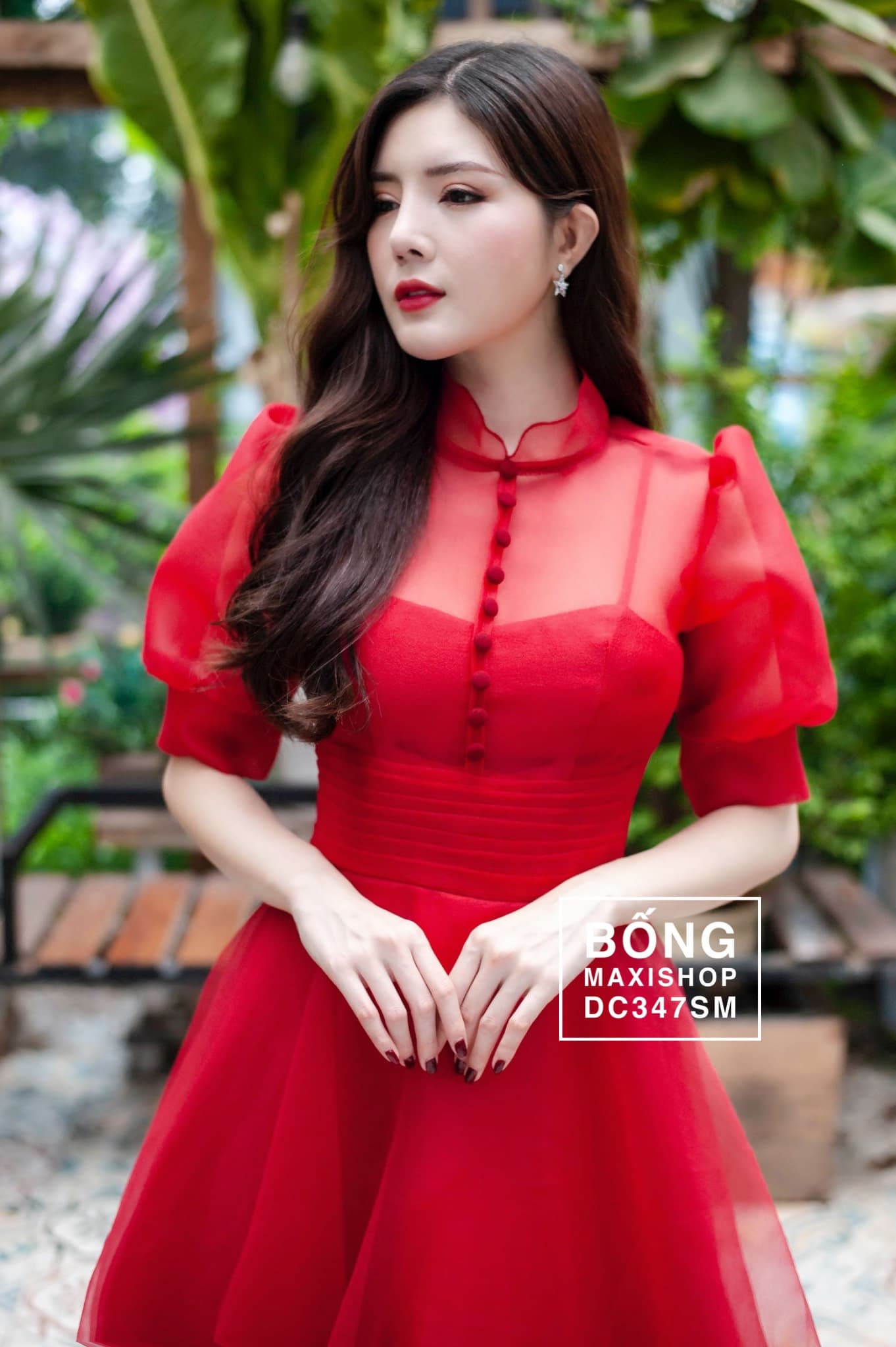 mẫu váy cưới đơn giản, kín đáo cổ trụ