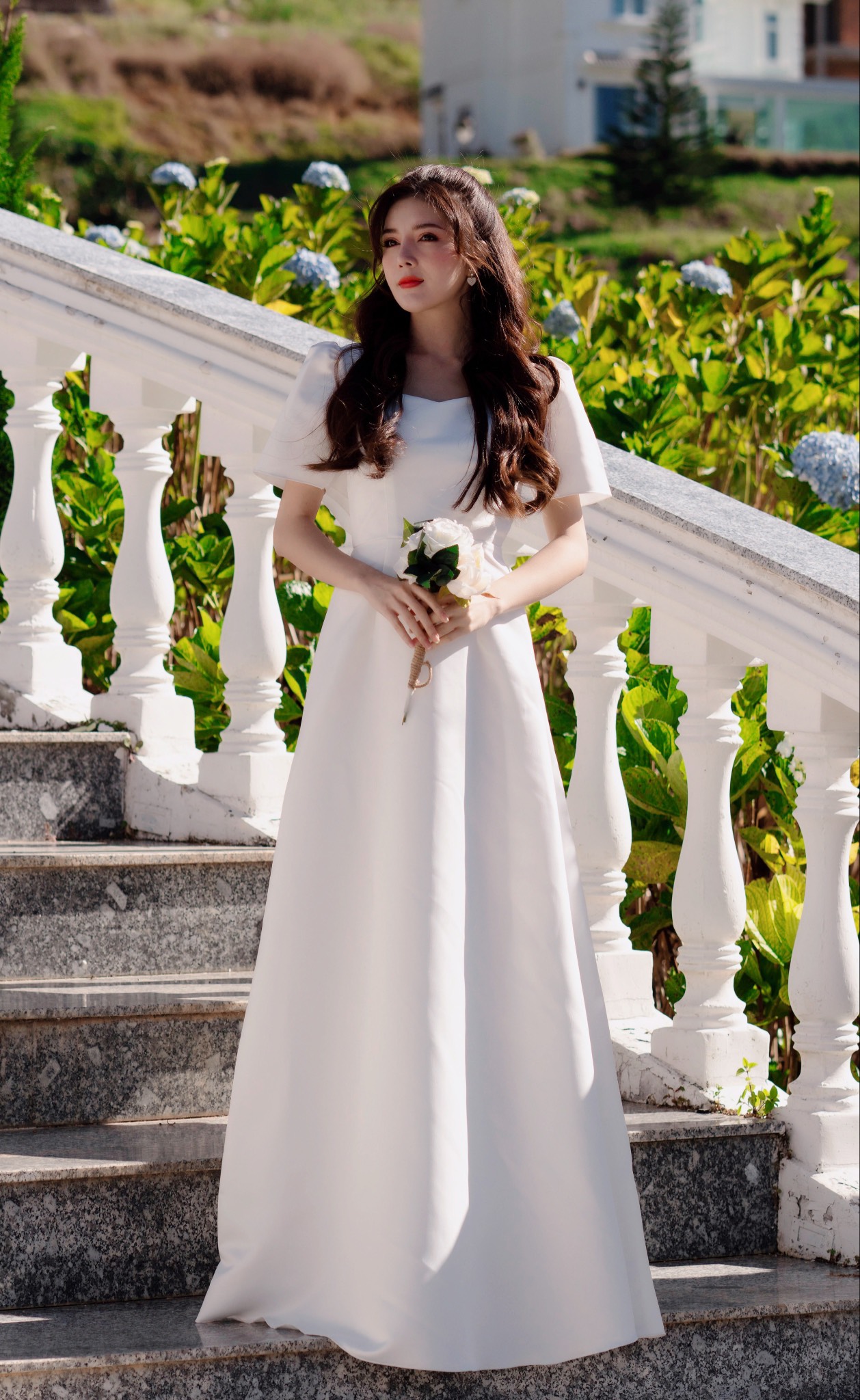 Váy Cưới Cưới Phi Nhật Suông Tay Con Nơ Lưng Đuôi DC545