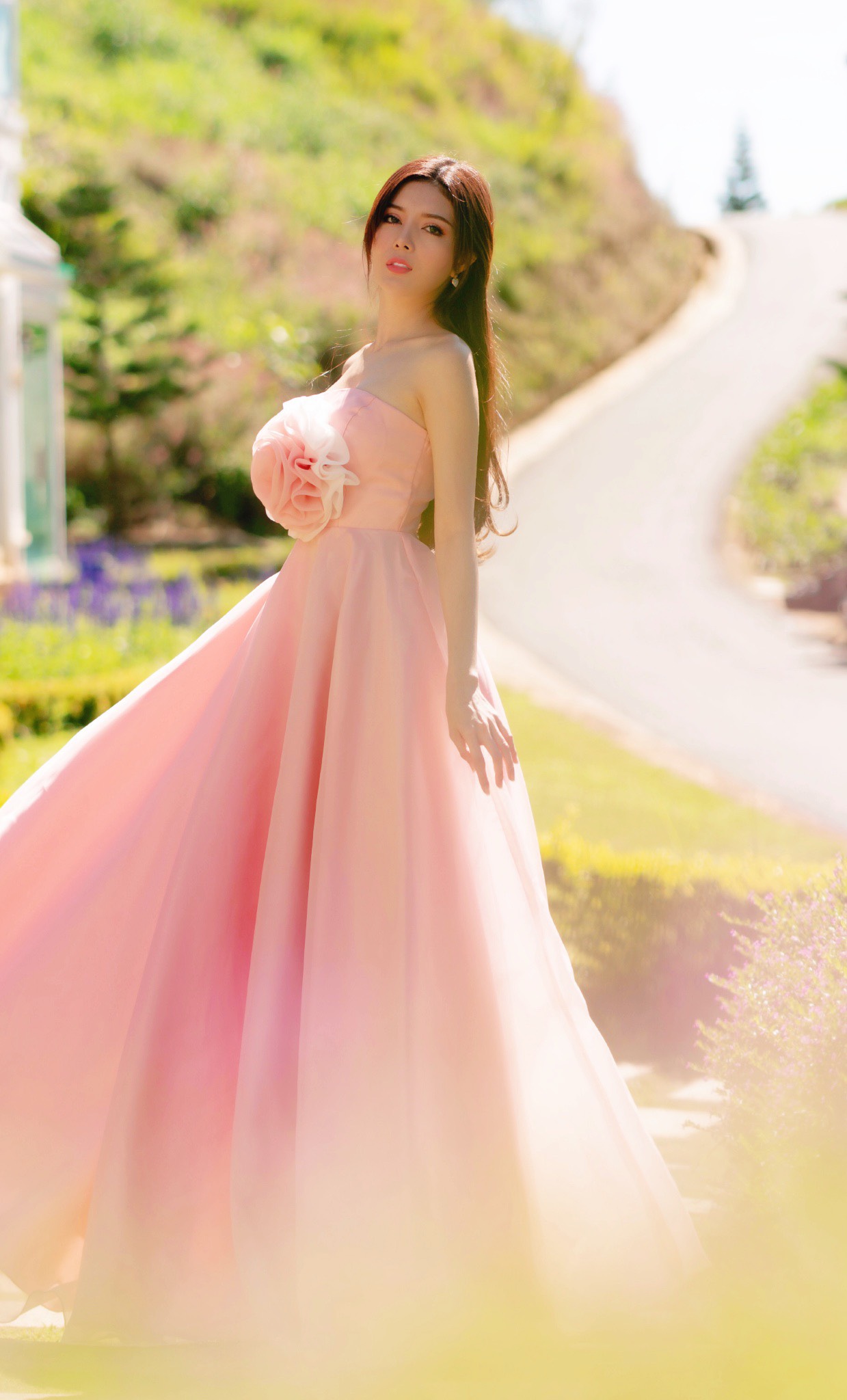 Váy Cưới Đầm Orangza Cup Hồng Hoa Cuốn DC589