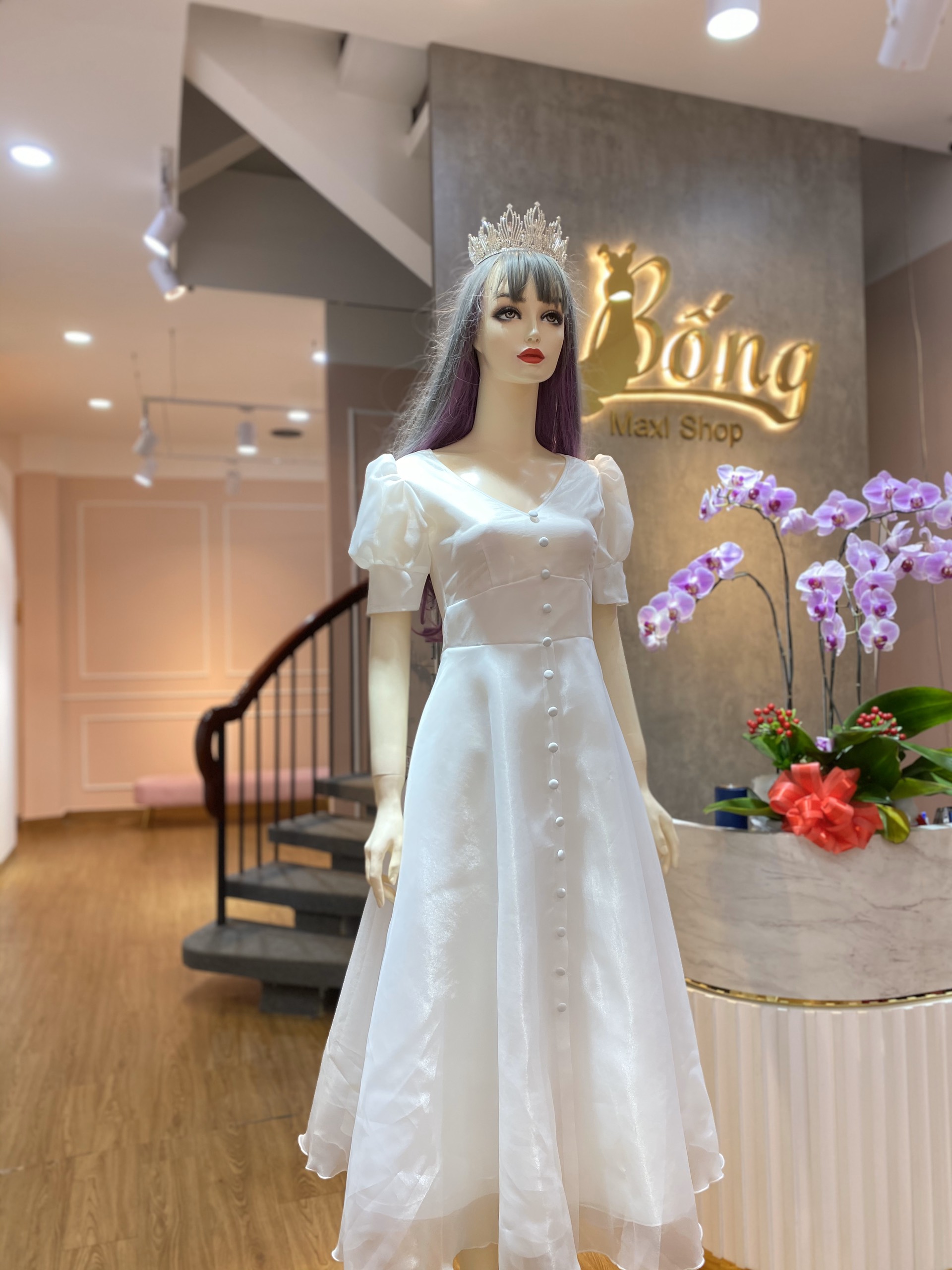 Váy Cưới Voan Orangza Nút Lửng Trắng DC798