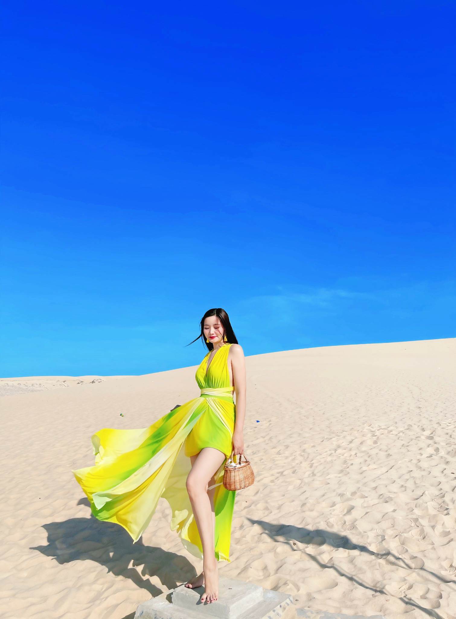 Mẫu váy maxi 2022 giúp tôn lên vóc dáng của các cô gái