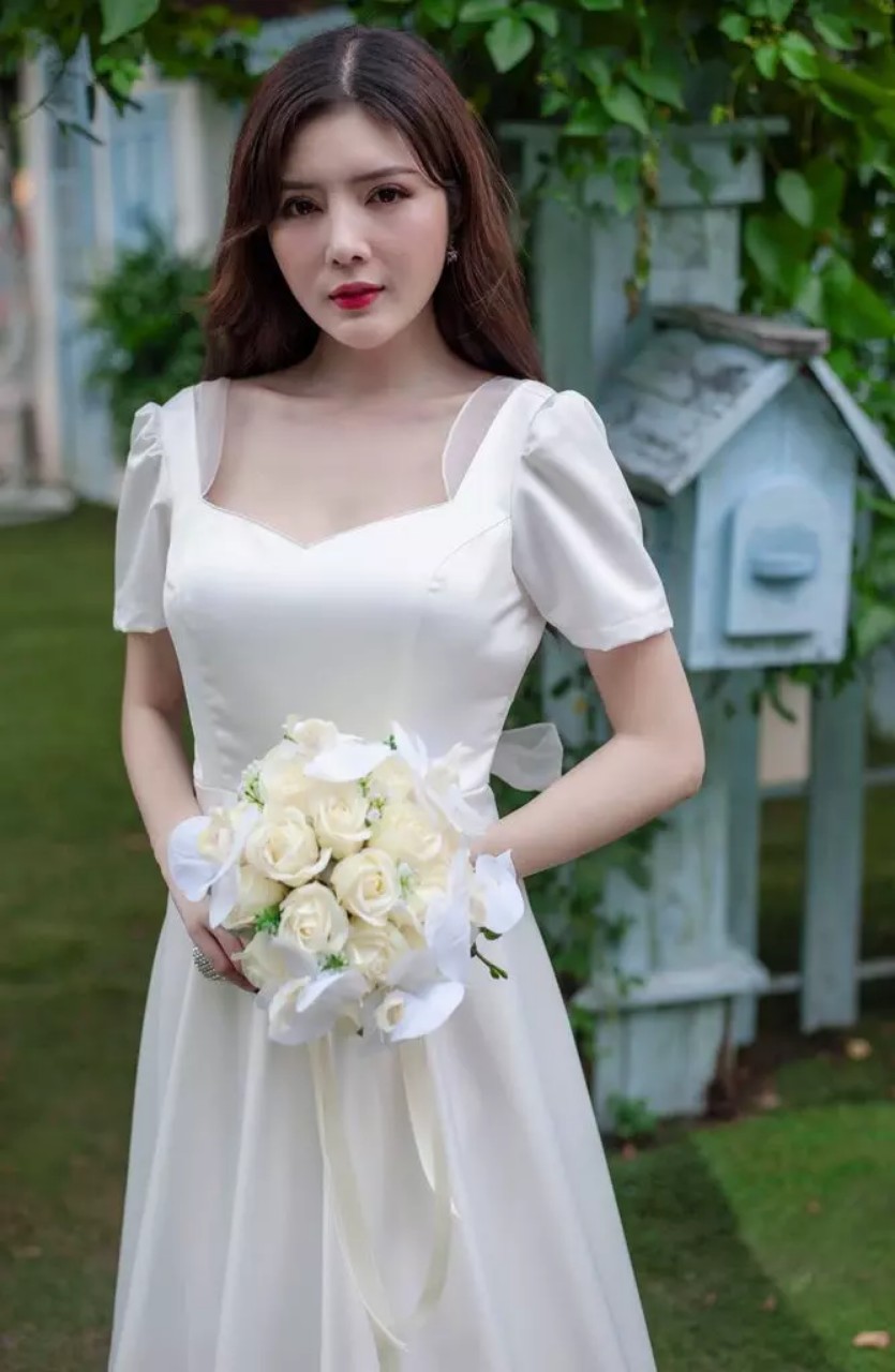 váy cưới gọn nhẹ chữ v