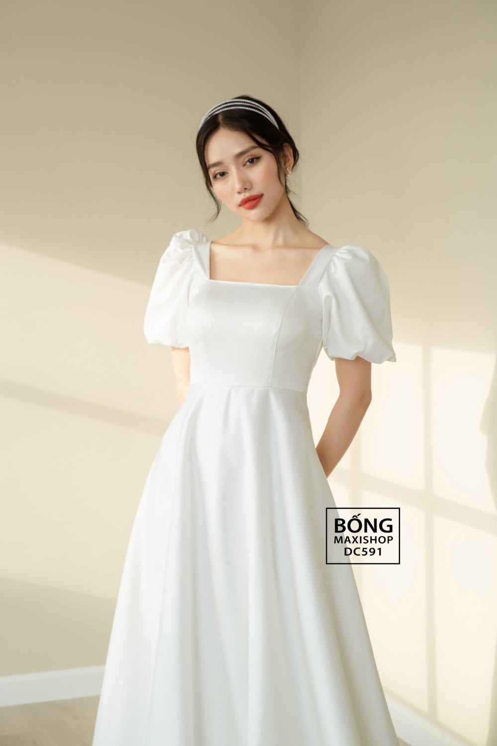 Váy cưới thiết kế lụa 2 da tay bí cổ vuông DC591