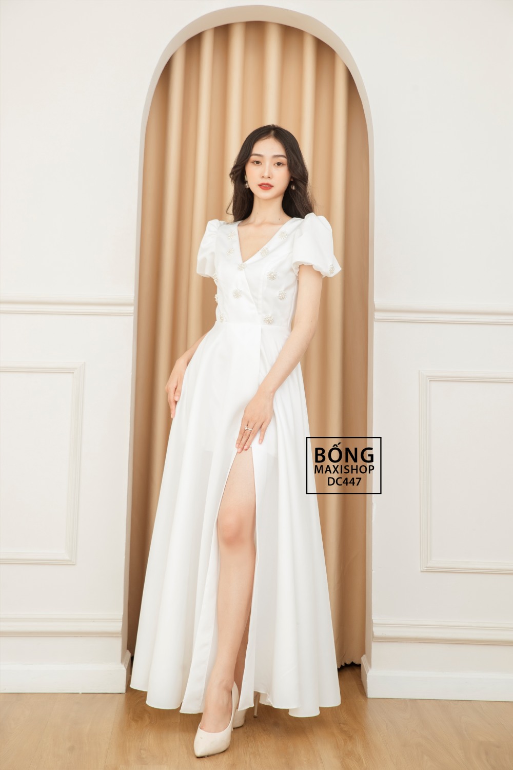 Áo cưới hot 2022 xẻ tà - Váy cưới phi nhật trắng đính đá xẻ tà DC447