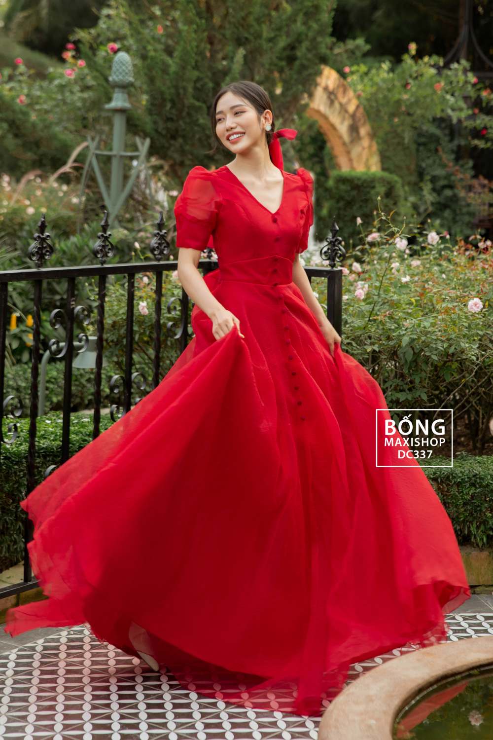 Váy cưới công chúa xốp đỏ cổ V hàng nút DC337