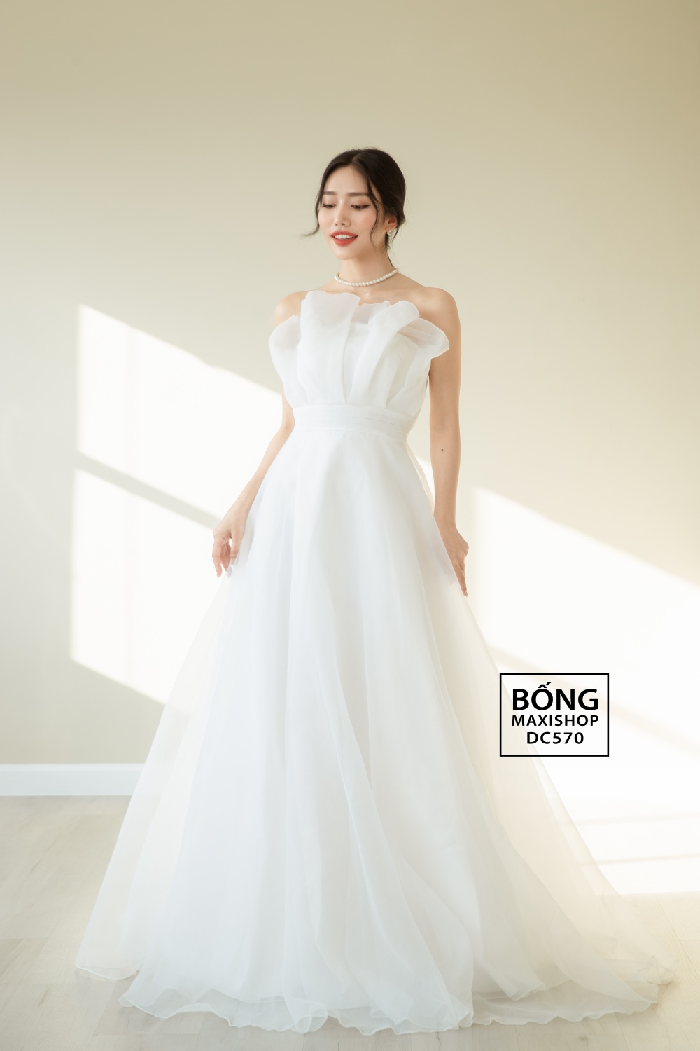 Váy cưới xốp trắng cúp xếp li DC570T mang vẻ đẹp ngọt ngào, nữ tính