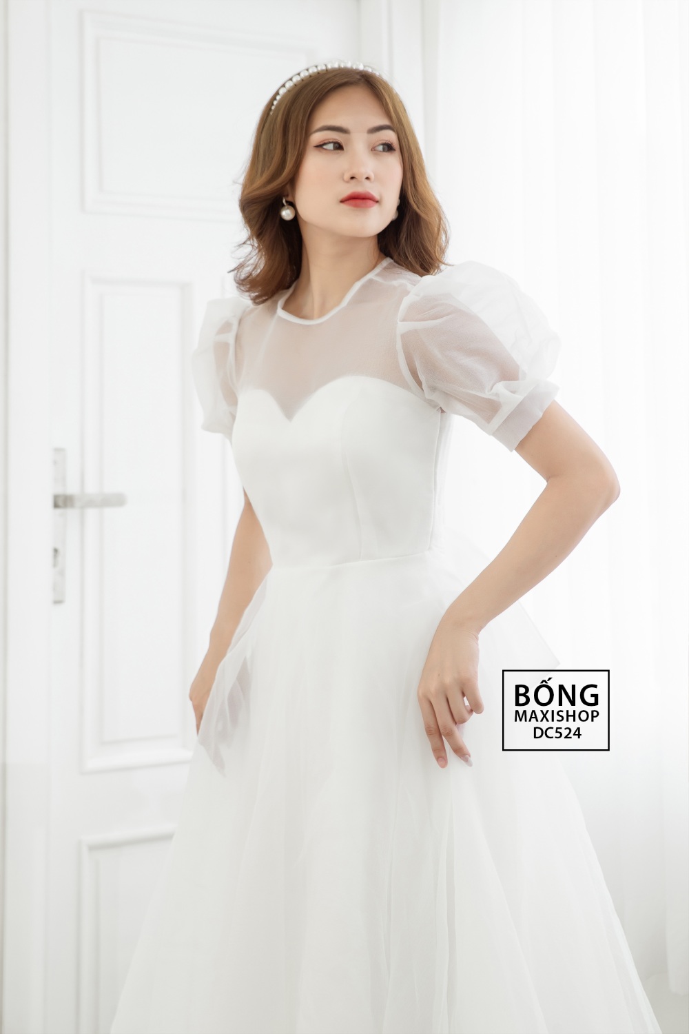 Váy Cưới thiết kế Xốp Trắng Tay Phồng DC524 có dạng cổ giả thu hút mọi ánh nhìn
