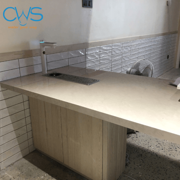 Lắp đặt thực tế máy lọc nước Truliva UR61096H tại khu vực pantry công ty