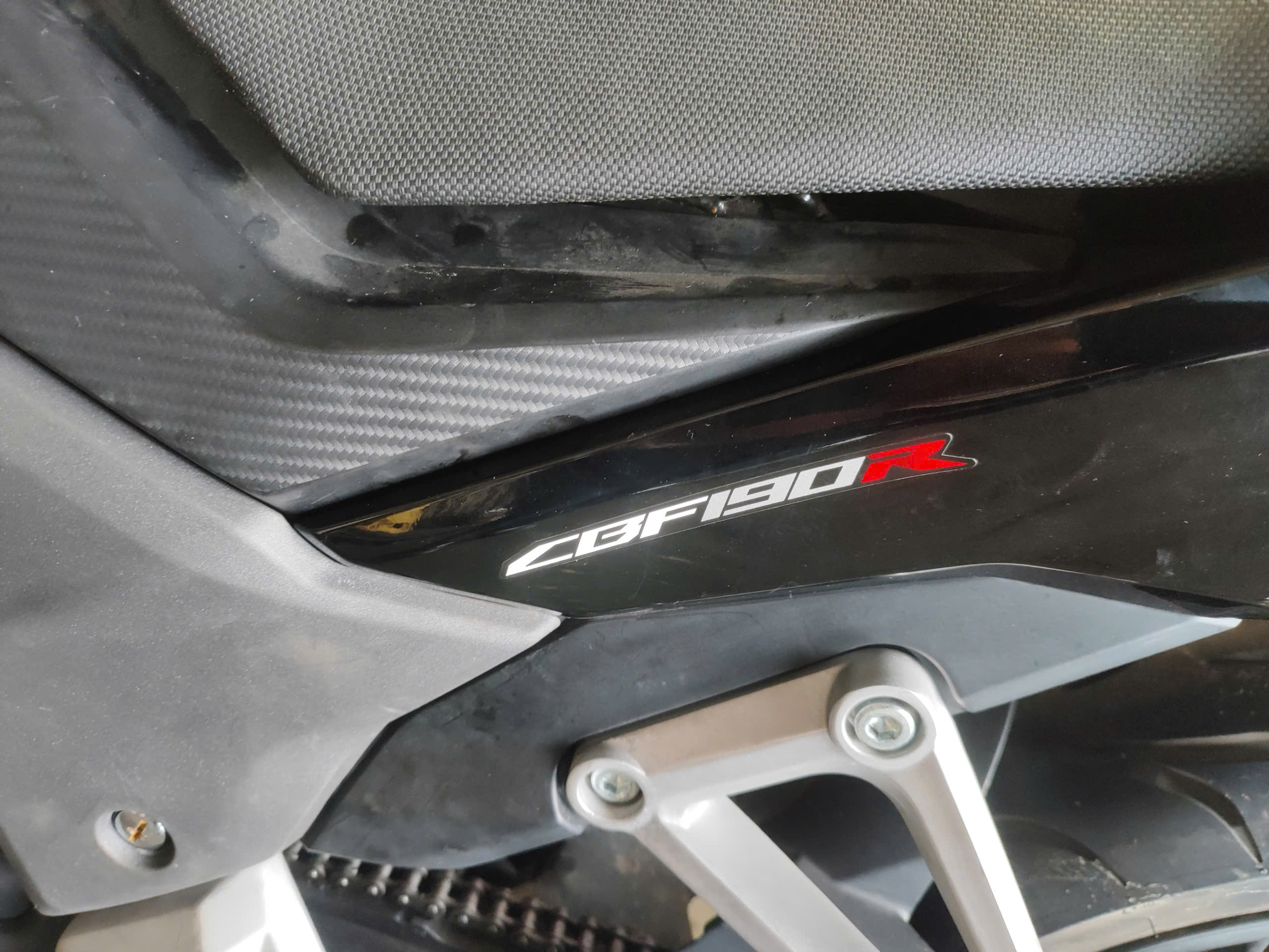 bom xang cb190r phoi mau bat mat